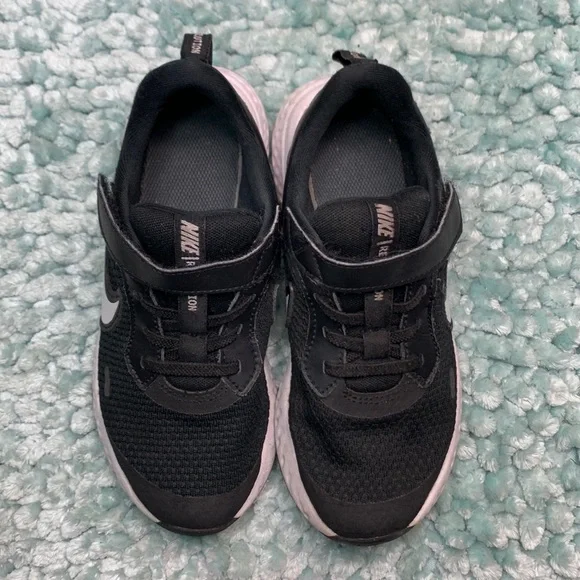 Nike Revolution Black & White Athletic Training Running Sneakers Girls Boys Run - Picture 6 of 16